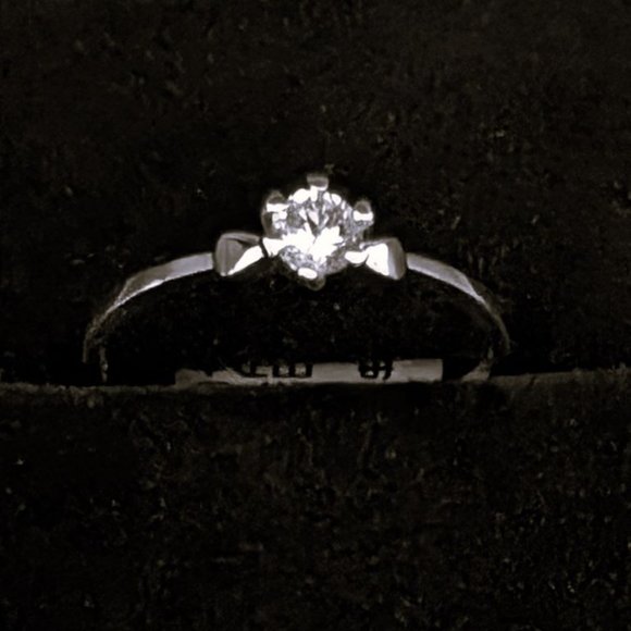 Petite Ladies Fashion / Promise Solitaire Ring .925 Sterling Silver - Picture 4 of 5